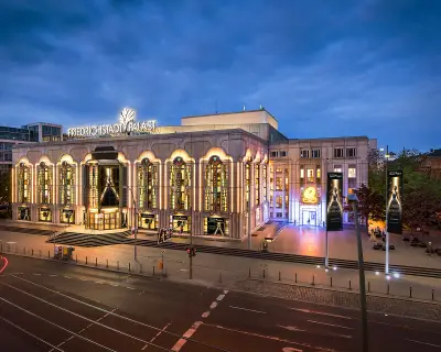 Berlin mit Friedrichstadt-Palast – Bild 1