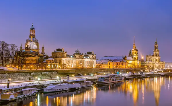 Lichtergenussfahrt auf der Elbe in Dresden