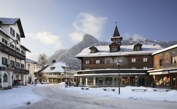 Ein Wintertag auf Schloss Linderhof und die Ammergauer Alpen