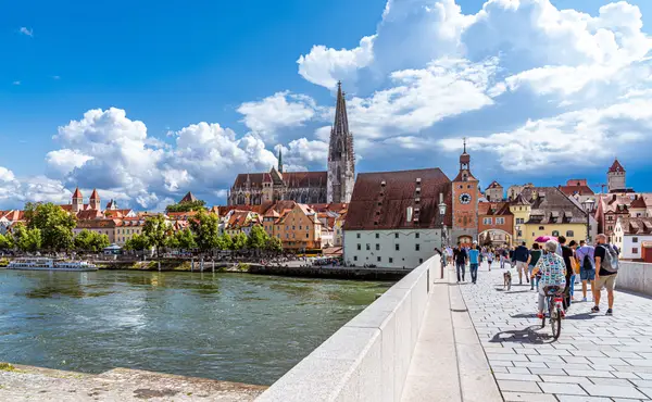 Regensburg zu "Wasser und zu Land"
