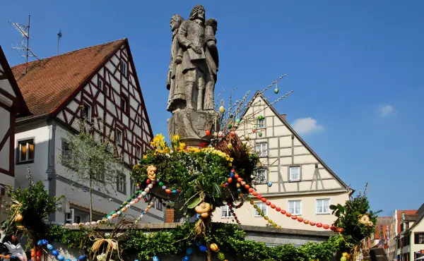 Osterbrunnen in Oettingen und Nördlingen