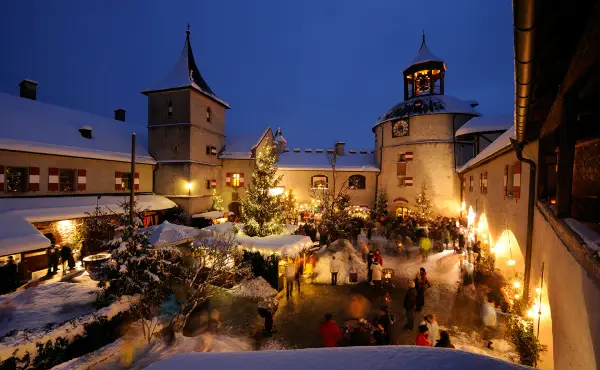 Romantischer Adventmarkt auf der Burg Hohenwerfen